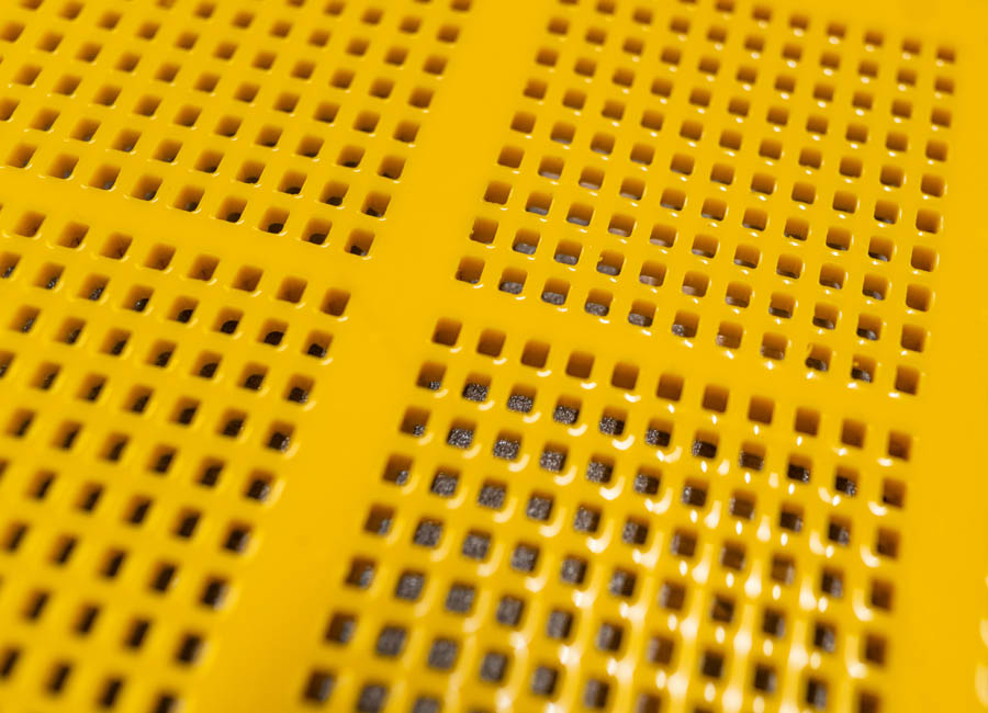 Modular and Tensioned Polyurethane Screens